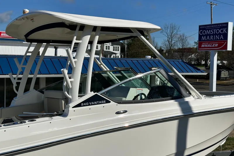 Slide: The Image of Boston Whaler 240 Vantage 2026 at Comstock Marina. - 42