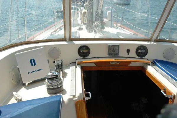 Slide: The Image of Pearson 422 Center Cockpit 1986 - 5