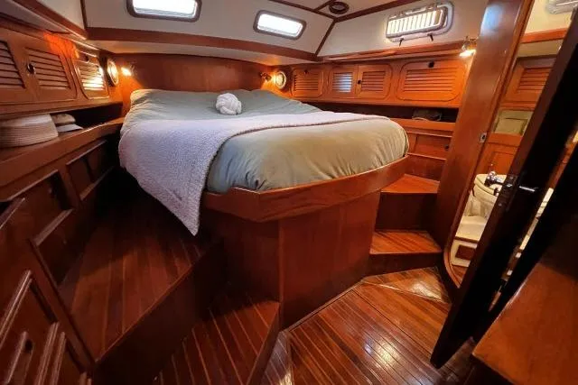 Slide: The Image of Luxurious 1988 Hylas Custom 44 yacht cabin with wooden interior and cozy bed. - 14