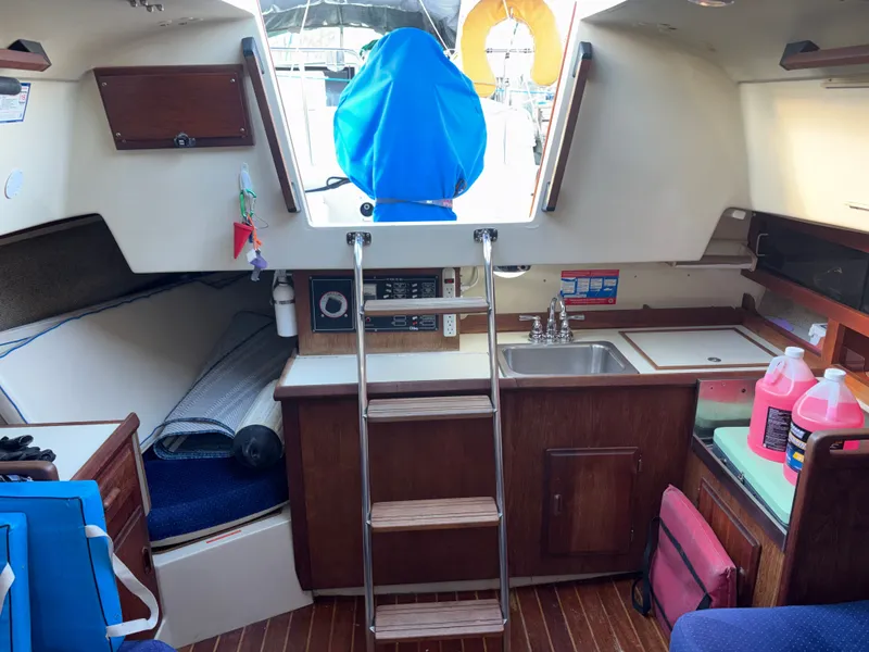 Slide: The Image of O'Day 28 1985 - 10