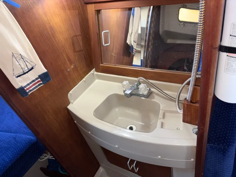 Slide: The Image of O'Day 28 1985 - 25