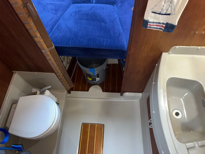 Slide: The Image of O'Day 28 1985 - 26