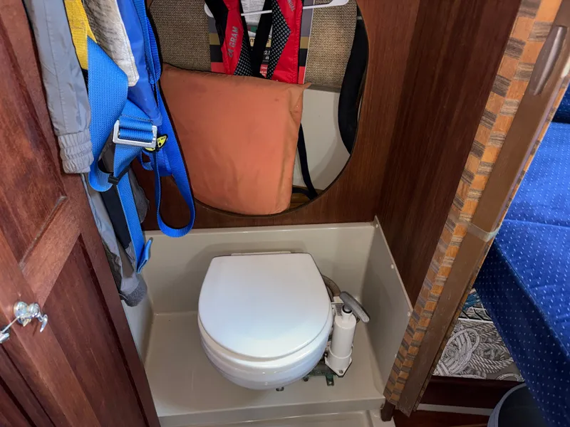 Slide: The Image of O'Day 28 1985 - 28