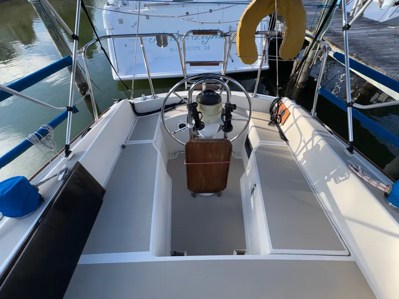 Slide: The Image of O'Day 28 1985 - 35