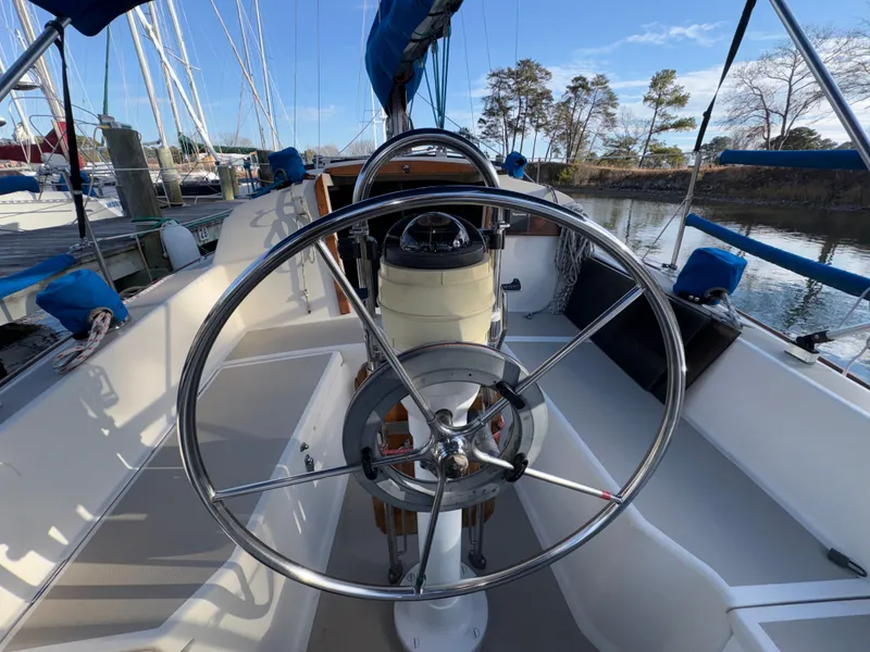 Slide: The Image of O'Day 28 1985 - 36