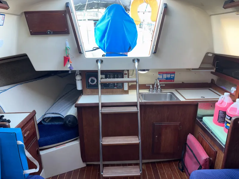 Slide: The Image of O'Day 28 1985 - 9