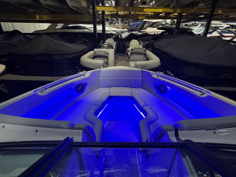 Slide: The Image of Sea Ray 250 SLX 2022 - 10