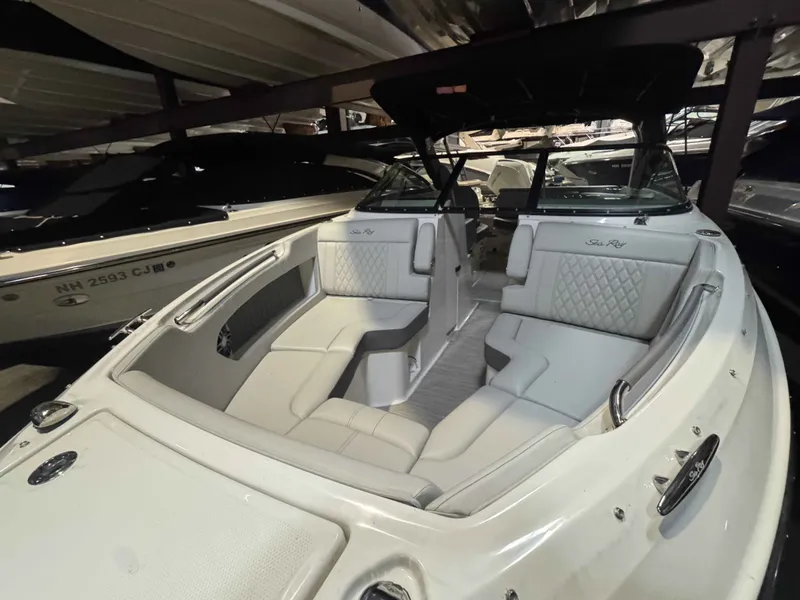 Slide: The Image of Sea Ray 250 SLX 2022 - 13