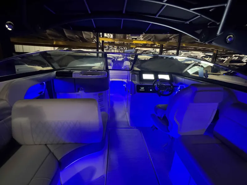 Slide: The Image of Sea Ray 250 SLX 2022 - 14