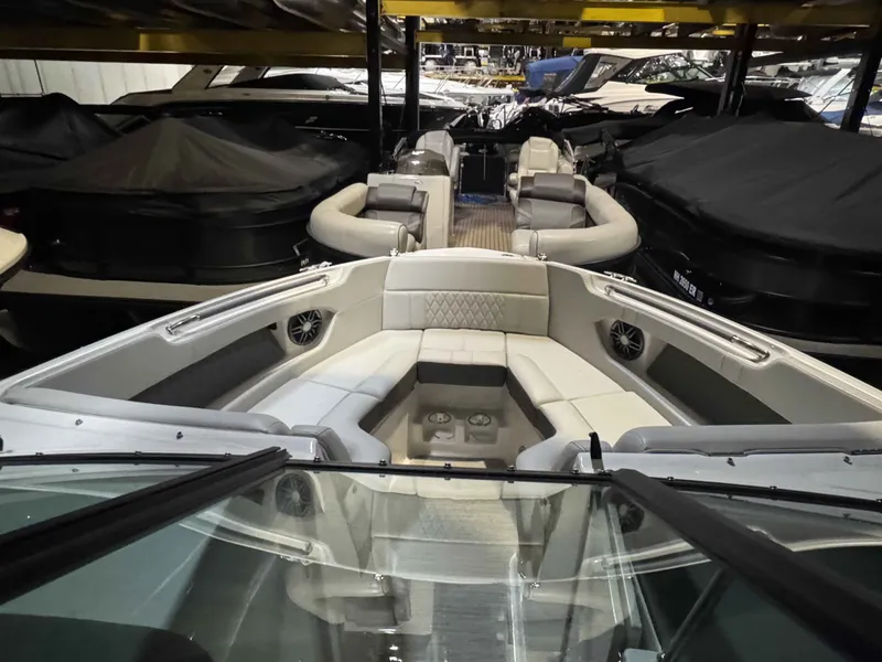 Slide: The Image of Sea Ray 250 SLX 2022 - 17