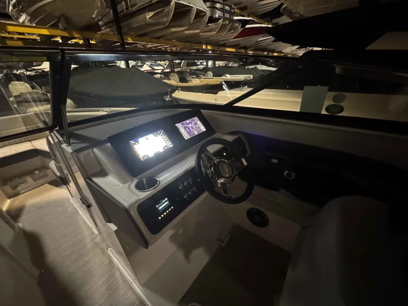 Slide: The Image of Sea Ray 250 SLX 2022 - 20