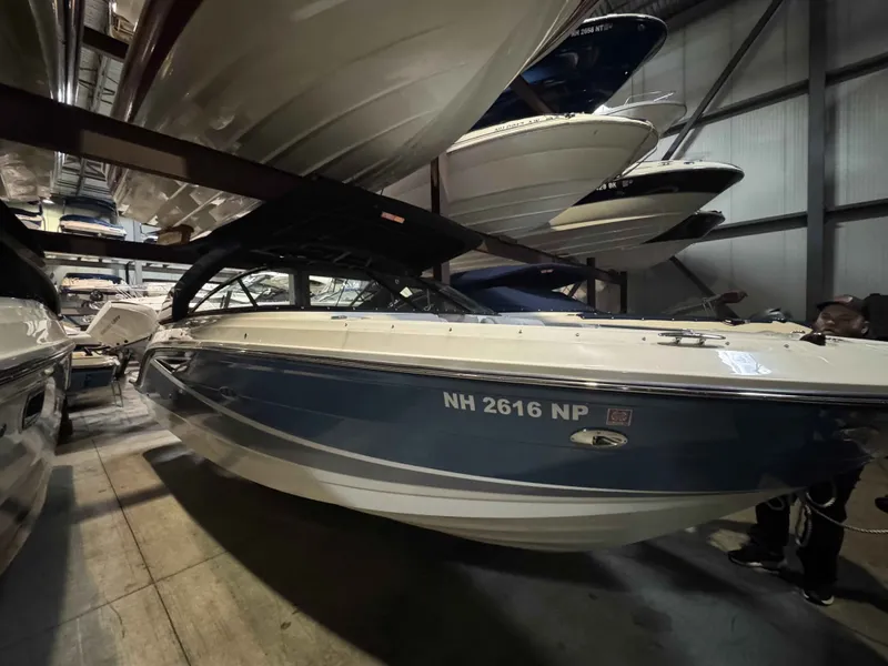Slide: The Image of Sea Ray 250 SLX 2022 - 3