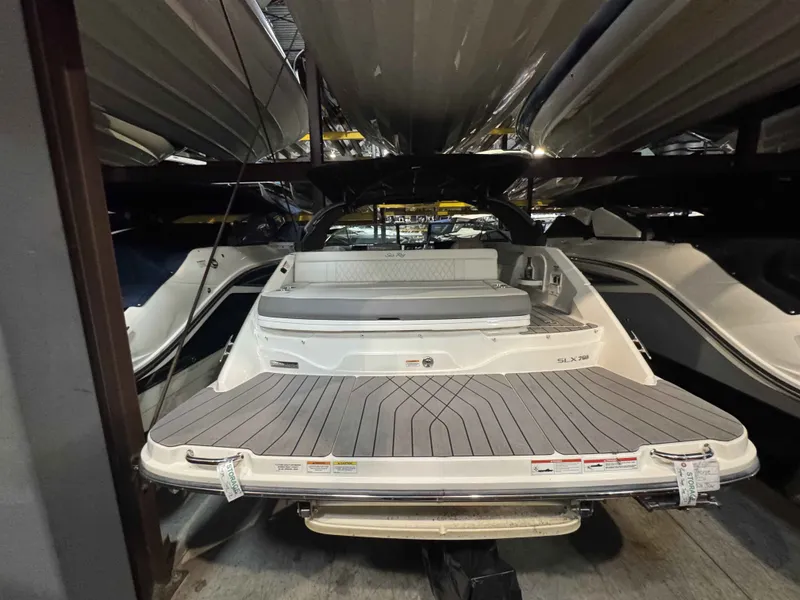 Slide: The Image of Sea Ray 250 SLX 2022 - 4