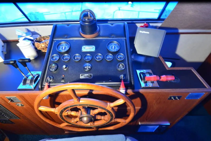 Slide: The Image of 1994 Harbor Master 46 helm with wooden steering wheel and control panel. - 7