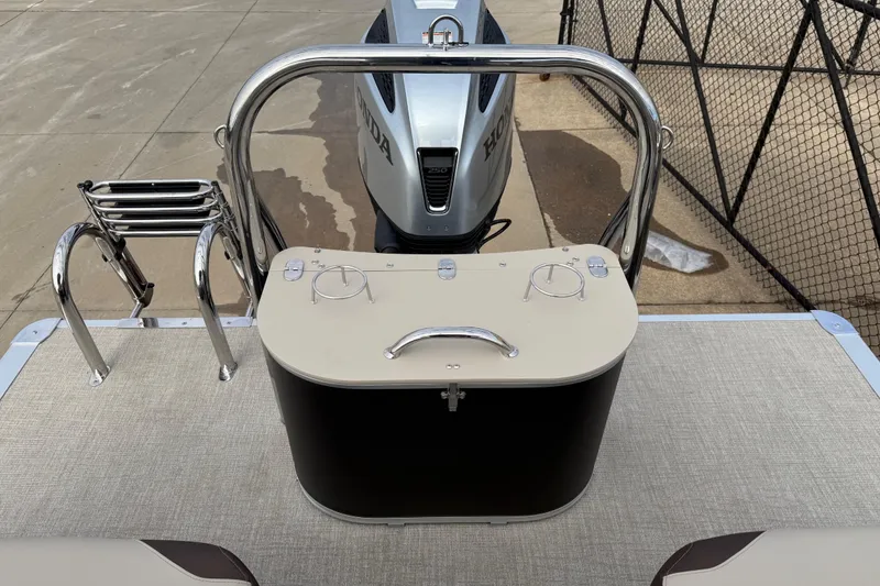 Slide: The Image of 2026 Avalon LSZ Quad Lounger Shift boat with Honda engine, rear view. - 35