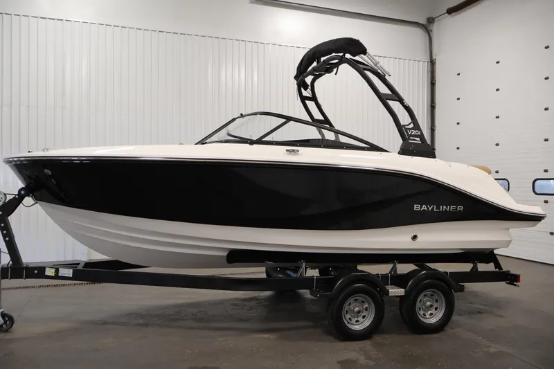 Slide: The Image of 2026 Bayliner V20i boat on trailer in indoor showroom. - 7
