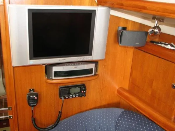 Slide: The Image of Hunter 41 Deck Salon 2005 - 6