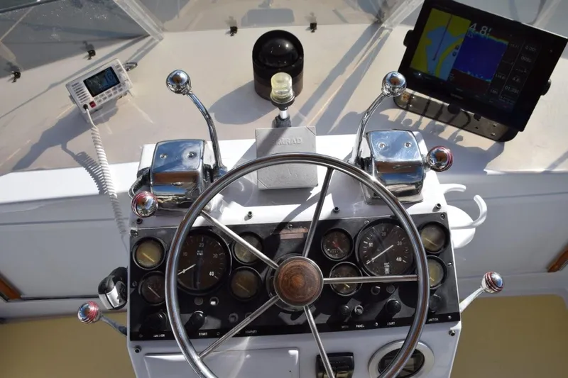 Slide: The Image of Helm with Garmin 7612 GPS-Chartplotter-depth - 44