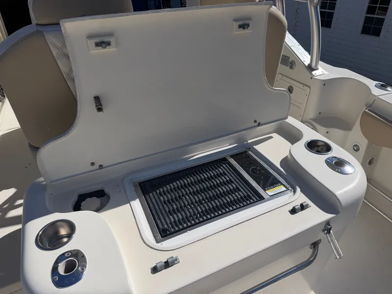 Slide: The Image of Hydra-Sports Vector 3300 VX 2005 - 11