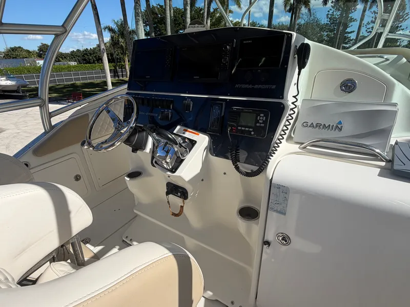 Slide: The Image of Hydra-Sports Vector 3300 VX 2005 - 13