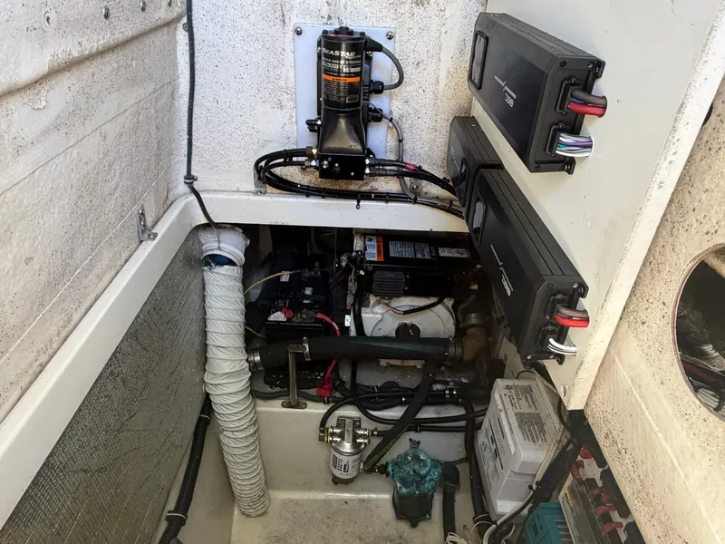 Slide: The Image of Hydra-Sports Vector 3300 VX 2005 - 27