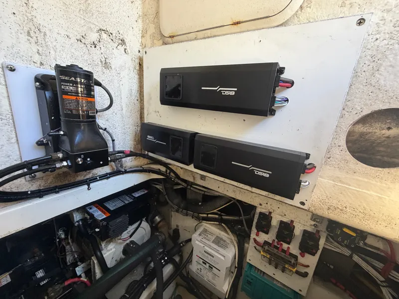 Slide: The Image of Hydra-Sports Vector 3300 VX 2005 - 29