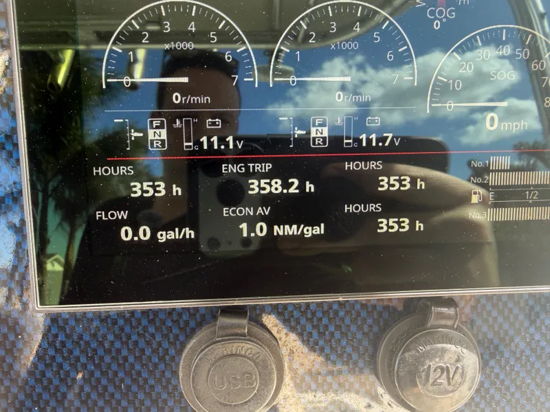 Slide: The Image of Hydra-Sports Vector 3300 VX 2005 - 30