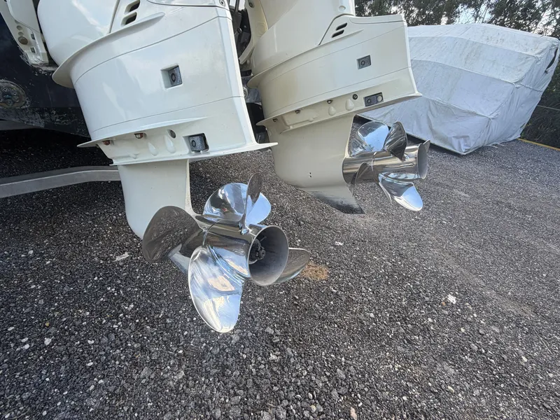 Slide: The Image of Hydra-Sports Vector 3300 VX 2005 - 35