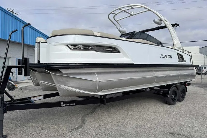 The Image of 2026 Avalon 2585 27-3 Excalibur LTD QLS pontoon boat on trailer, outside Prestige showroom. - 3