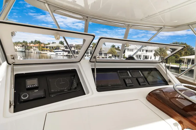 Slide: The Image of Garmin electronics 86 series and engine gauges - 28
