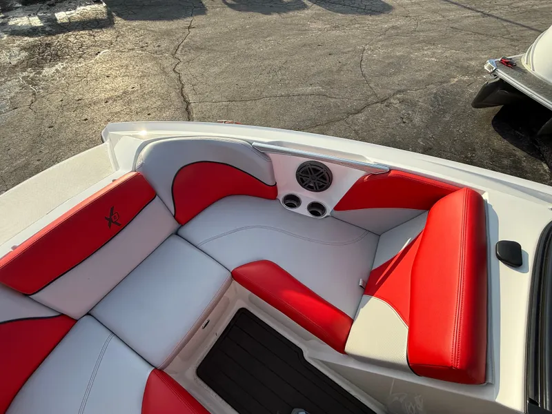 Slide: The Image of MasterCraft X2 2016 - 17