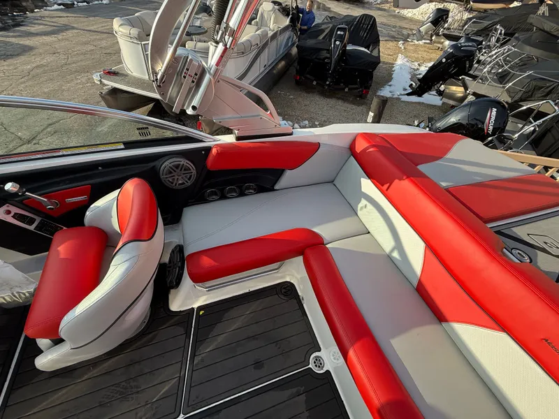 Slide: The Image of MasterCraft X2 2016 - 9