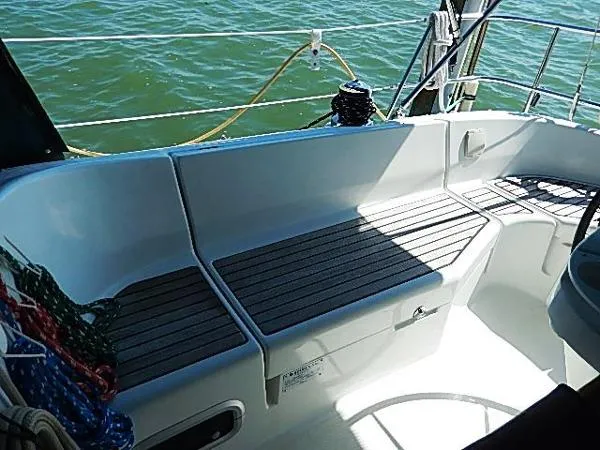 Slide: The Image of Beneteau 411 (Two Staterooms) 2001 - 11