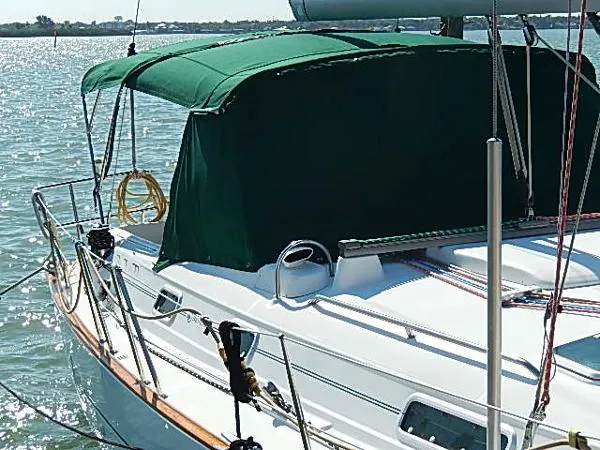 Slide: The Image of Beneteau 411 (Two Staterooms) 2001 - 8