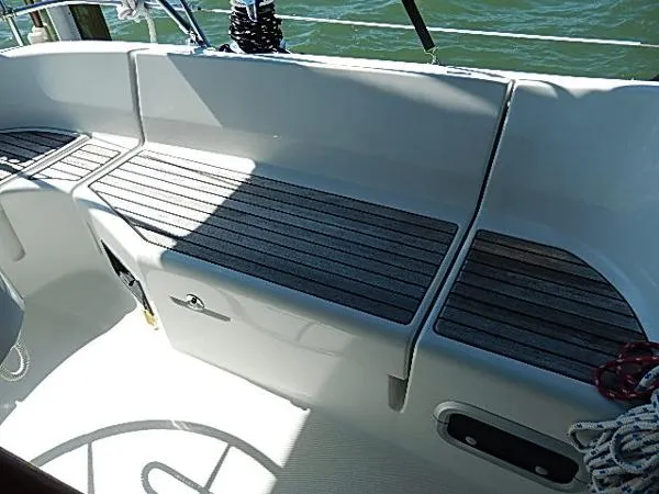 Slide: The Image of Beneteau 411 (Two Staterooms) 2001 - 9