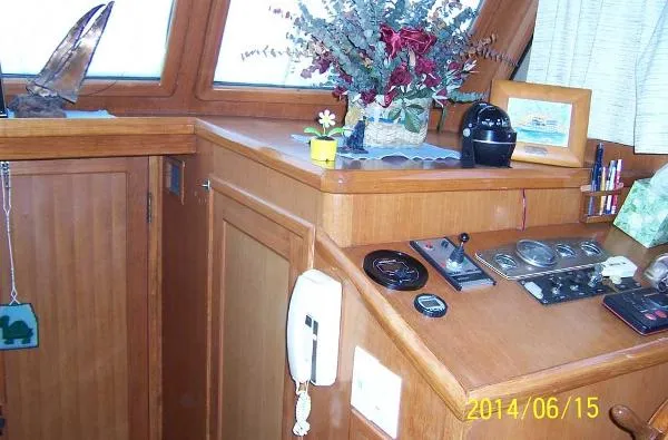 Slide: The Image of Marine Trader 38 Tradewinds Sundeck 1986 - 10