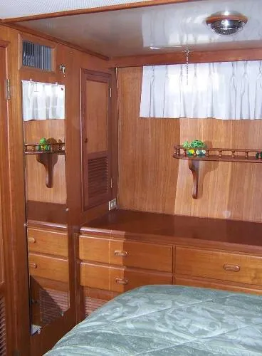 Slide: The Image of Marine Trader 38 Tradewinds Sundeck 1986 - 2
