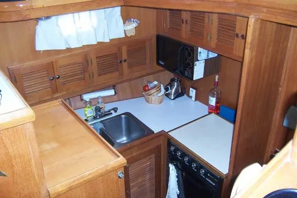 Slide: The Image of Marine Trader 38 Tradewinds Sundeck 1986 - 4