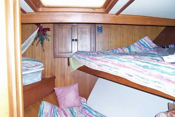 Slide: The Image of Marine Trader 38 Tradewinds Sundeck 1986 - 5