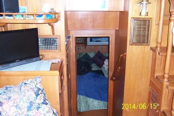 Slide: The Image of Marine Trader 38 Tradewinds Sundeck 1986 - 9