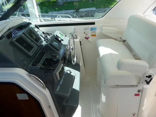 Slide: The Image of Tiara 4400 Sovran 2003 - 5
