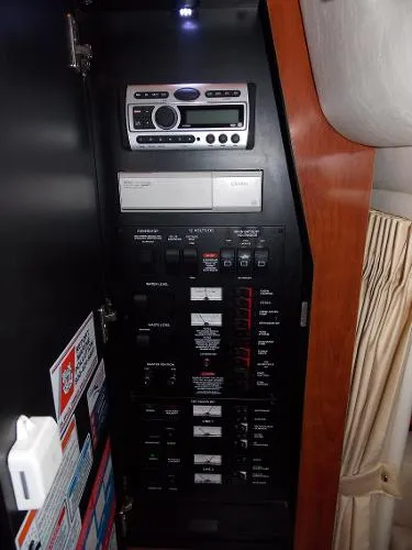 Slide: The Image of Sea Ray 340 Sundancer (Bow Thruster) BR5061 2006 - 8