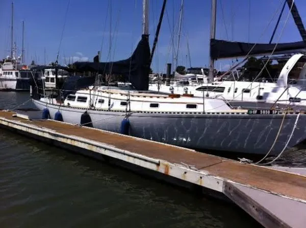 Slide: The Image of Islander 41 1976 - 0