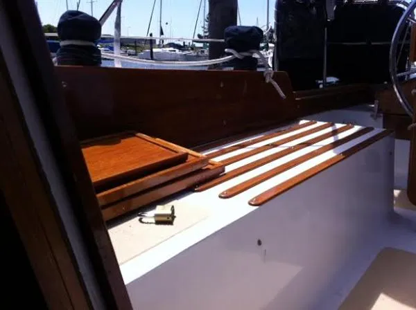 Slide: The Image of Islander 41 1976 - 3