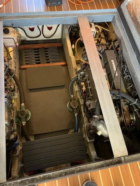 Slide: The Image of Mainship 400 Trawler 2004 - 15