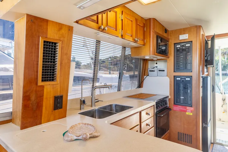 Slide: The Image of Mainship 400 Trawler 2004 - 23