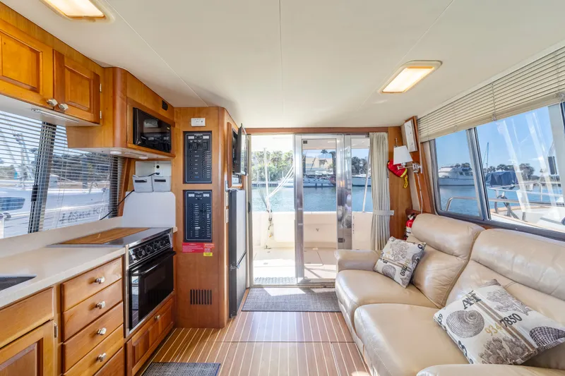 Slide: The Image of Mainship 400 Trawler 2004 - 25