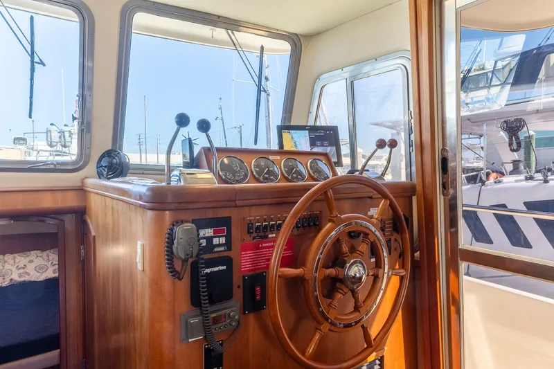 Slide: The Image of Mainship 400 Trawler 2004 - 29