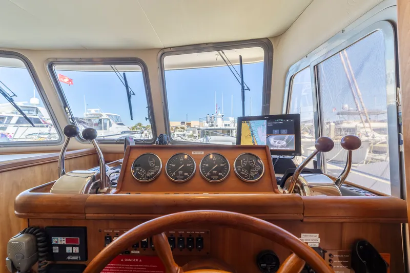 Slide: The Image of Mainship 400 Trawler 2004 - 31