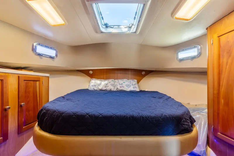 Slide: The Image of Mainship 400 Trawler 2004 - 34